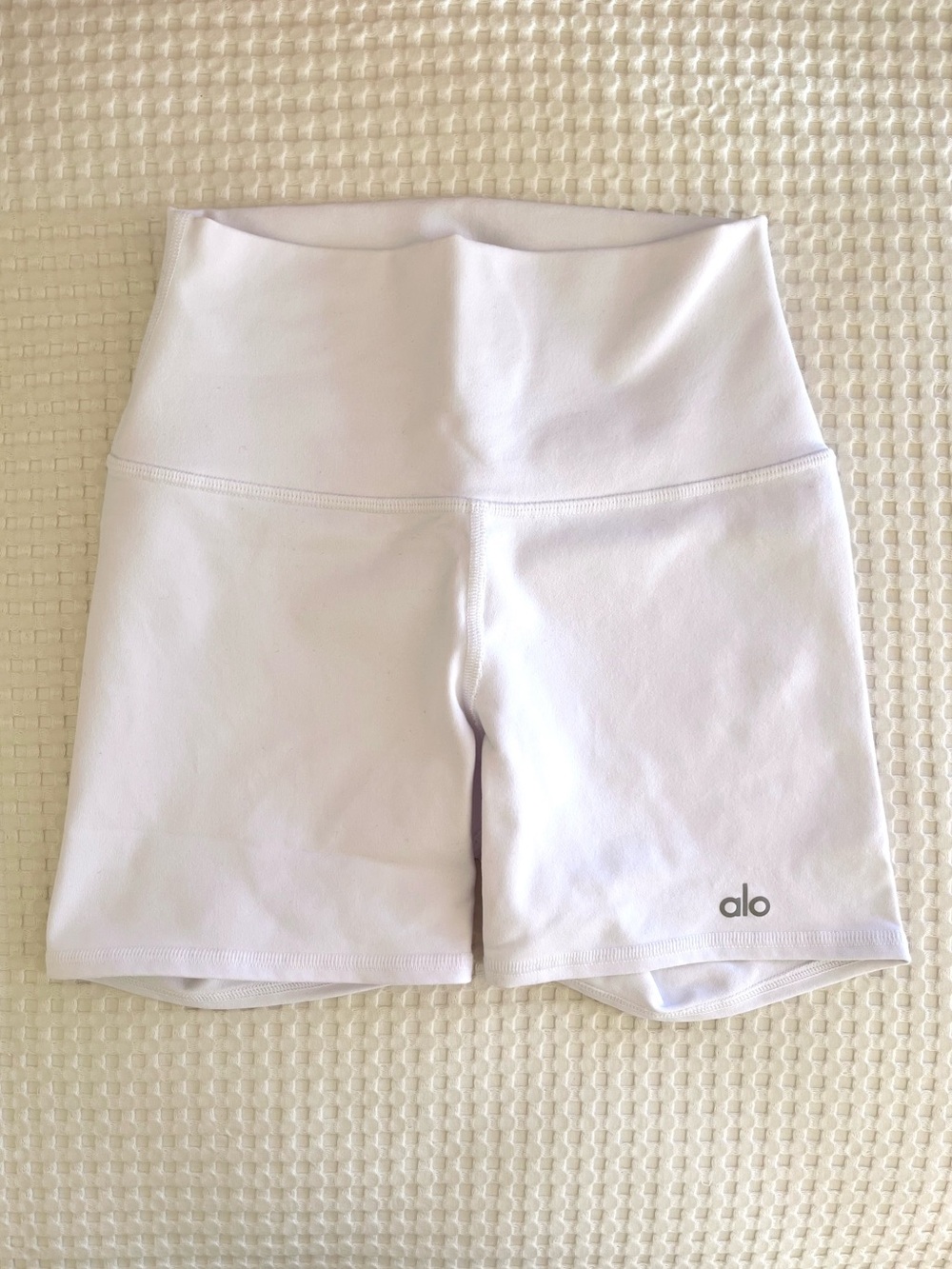 ALO 5" Airbrush High-Waist Biker Short - White - XXS